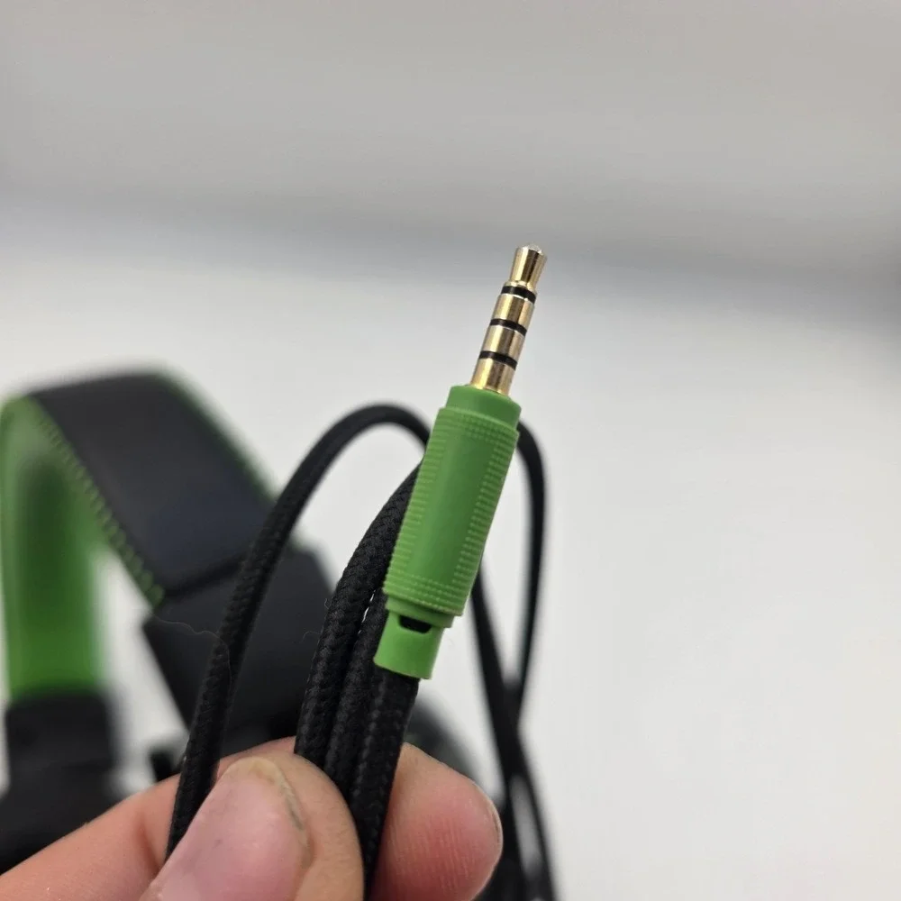 onn. Wired‎ Gaming Headset with Microphone Black Neon Green 3.5mm Jack L3